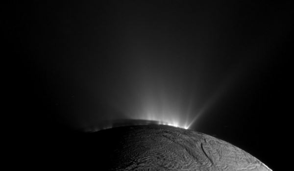 토성의 제2위성 엔켈라두스[출처:NASA 제트추진연구소]