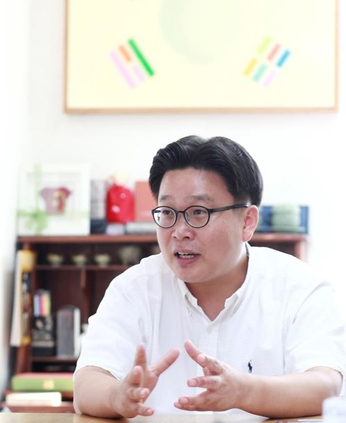 한국홍보 25년의 소회를 밝히는 서경덕 교수.