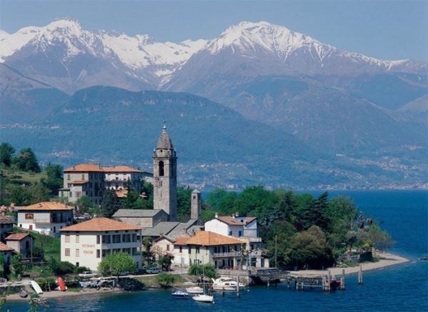 이탈리아 코모 호수(Lake Como) 전경. 1927년 9월 볼타(Alessandro Volta) 서거 100주년을 기념하여 이곳에서 개최된 코모회의에서 보어는 코펜하겐 해석을 제안했다.