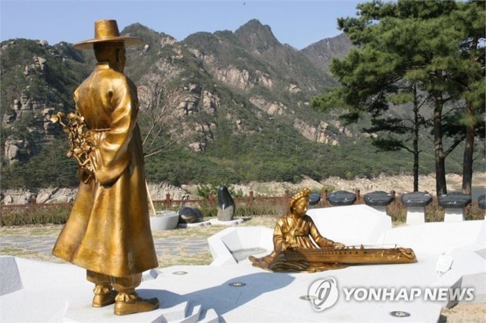 충북 단양군 단성면 장회리에 있는 '퇴계와 두향의 러브스토리' 공원. 출처=연합뉴스