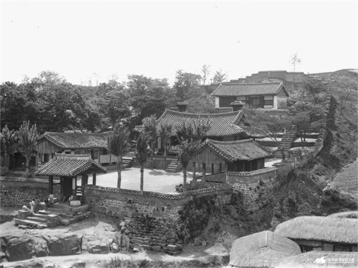 1930년에 촬영된 개성의 숭상서원. 출처=한국민족문화대백과사전