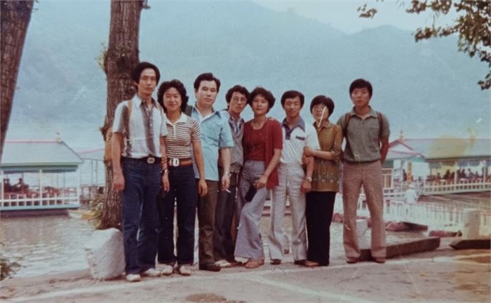 1979년 여름 서울사대 대의원때 친구들과 서울 근교 야유회에 참여한 임재택 김옥자 부부.
