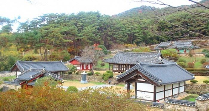 기대승을 배향하고 있는 고아주 광산구의 월봉서원. 출처= 한국민족문화대백과사전