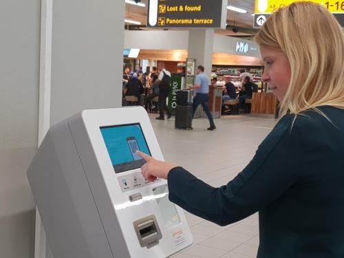 스히폴 공항의 가상화폐ATM코인 산다" 스히폴 공항의 가상화폐ATM