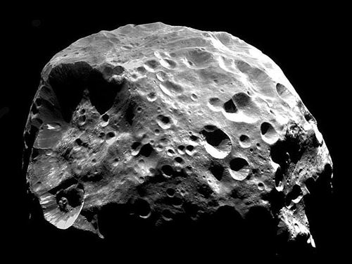 토성의 제9위성 포이베[NASA 카시니이미지팀 제공]