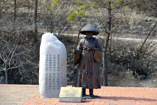 김삿갓 동상과 시비. [영월군청 홈페이지]