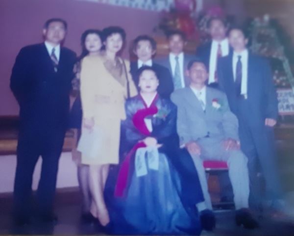 나의 출판기념회에 온 친구들(뒷줄 네 번째 김성해, 일곱 번째 조경제