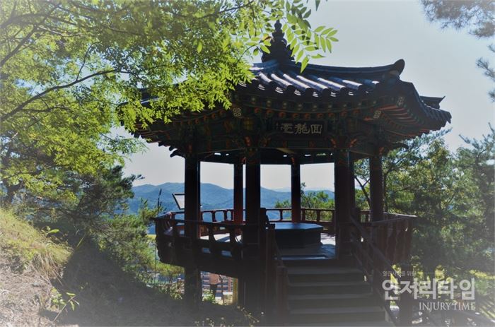 렌즈13-1회룡대에서 내려다보면 회룡포를 조망할 수 있다
