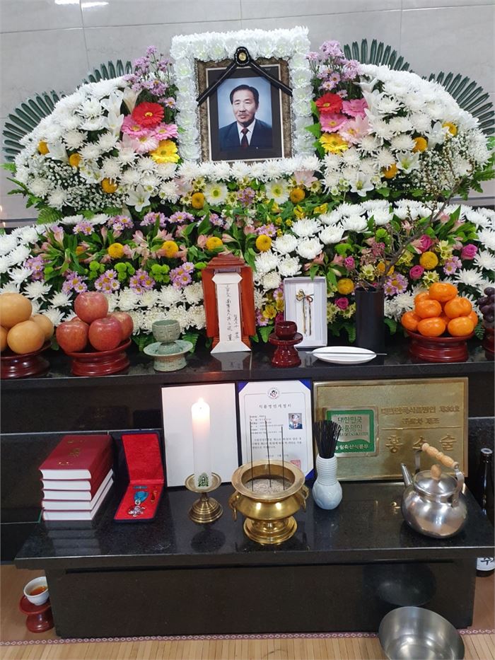 화개 차를 처음으로 산업화, 상품화시킨 화개제다 설립자 홍소슬(92) 죽로차 명인이 8일 새벽 타계했다. 사진은 경남 하동군 하동장례식장에 마련된 빈소 모습이다. 사진제공=홍순창