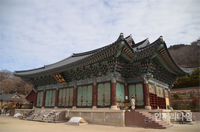 렌즈25-7. 송광사의 대웅보전의 모습,