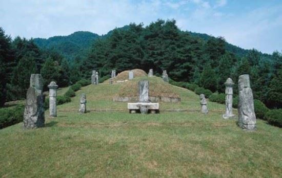경기도 가평군 상면 태봉리에 있는 이정귀의 묘. 출처=한국민족문화대백과사전
