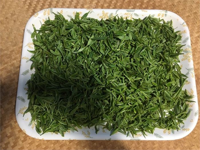 하루종일 차산을 헤매 딴 1kg가량의 찻잎. 사진=조해훈
