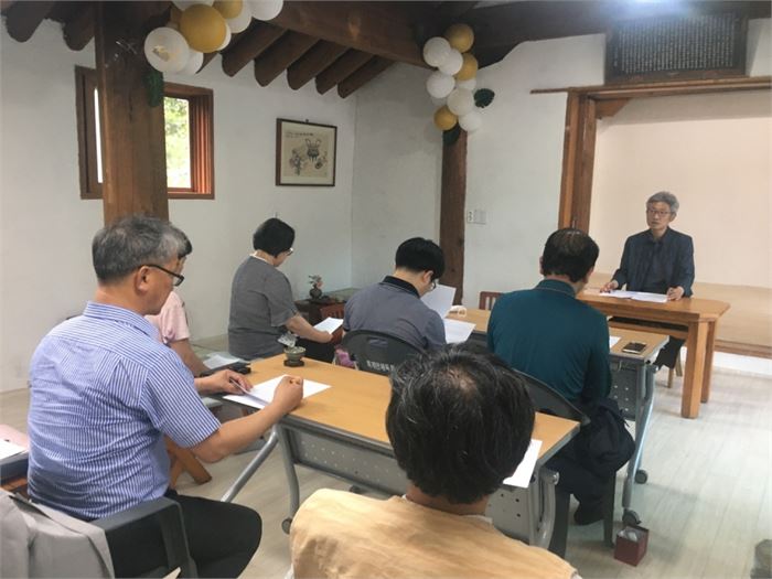 목압서사 주최의 5월 '외부 초청 인문학 특강'이 지난 31일 오후 6시 서사 연빙재에서 열리고 있다. 사진=조해훈
