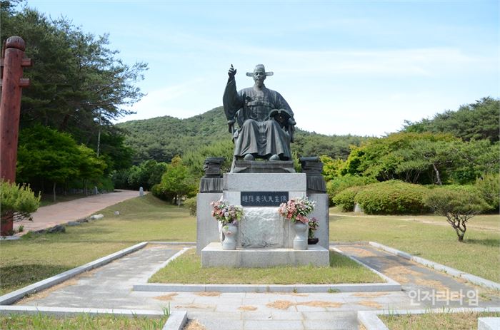 렌즈43-10. 강항 선생상