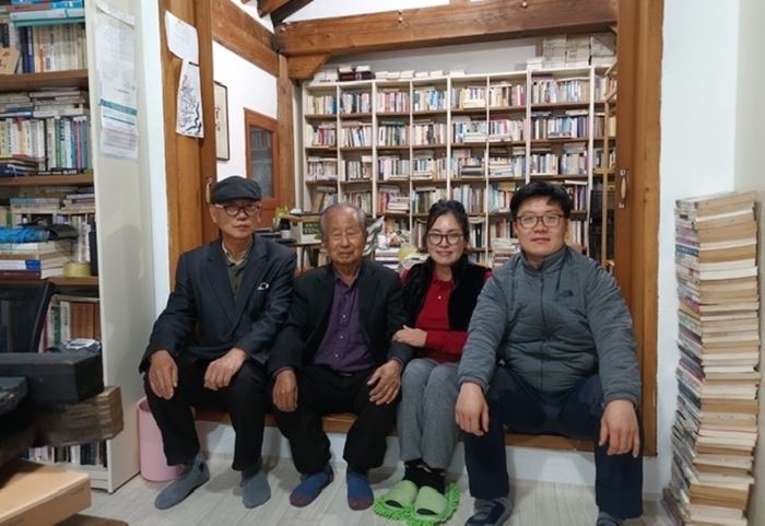강의 후 목압서사 연빙재에서 기념사진을 찍었다. 사진=목압서사 제공