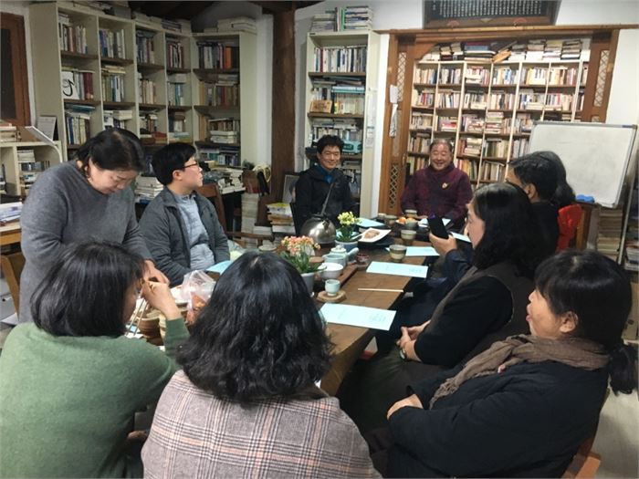 목압서사의 2023년 2월 인문학특강 강의 진행 모습. 사진=조해훈