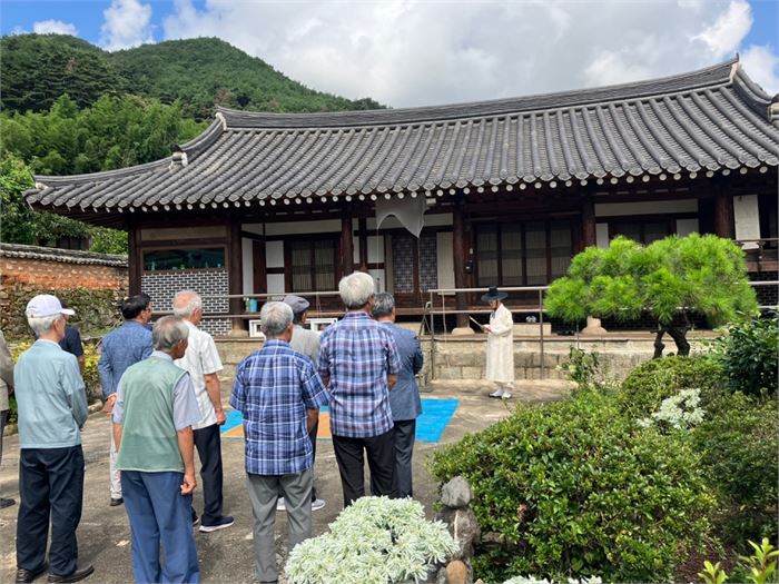 현판식 거행 모습. 사진= 이형규 선생님 가족 제공