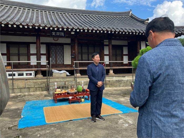 큰 아들 이병한(61) 씨가 인사말을 하고 있다. 사진= 이형규 가족 제공