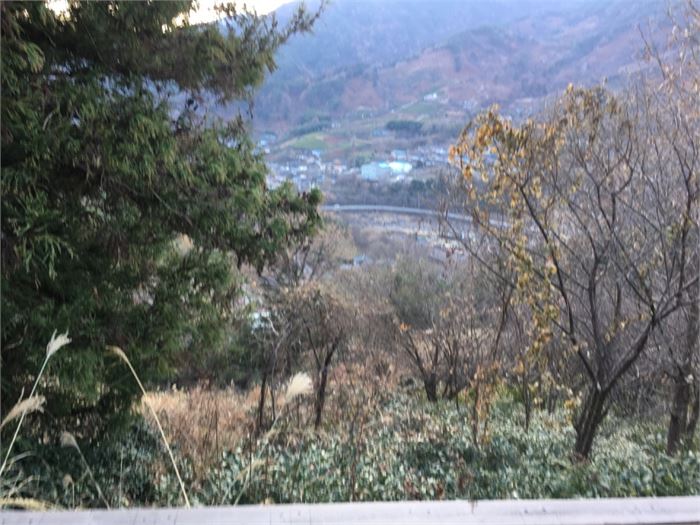 원두막에서 용강마을 쪽으로 바라본 풍경. 멀리 화개동천이 보인다. 사진=조해훈
